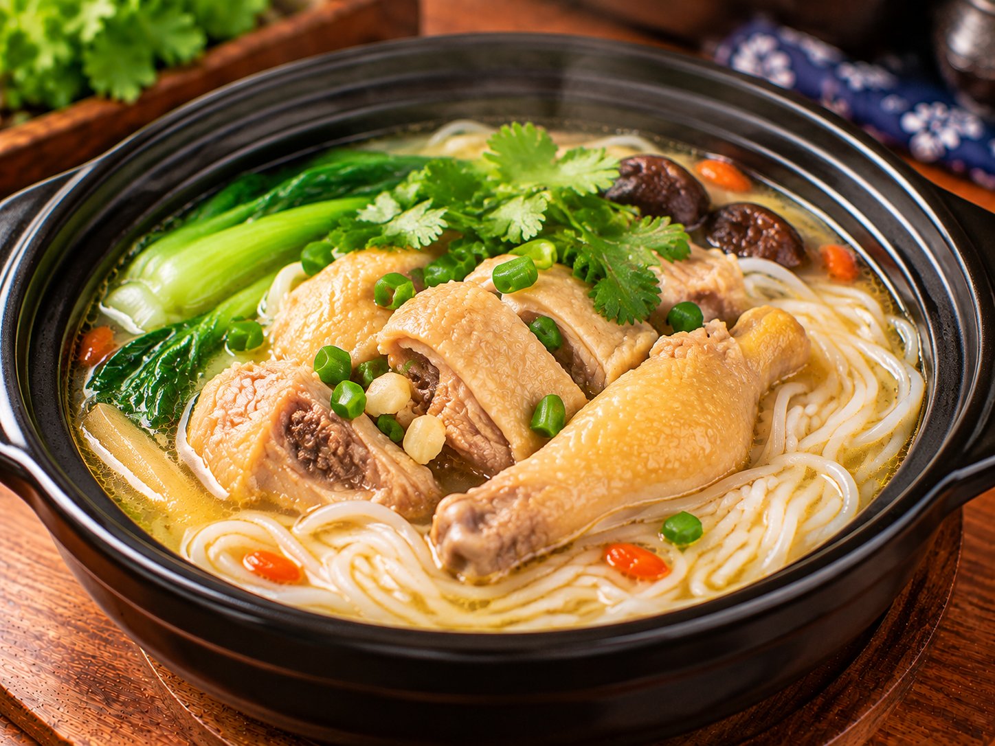 砂锅鸡汤米线